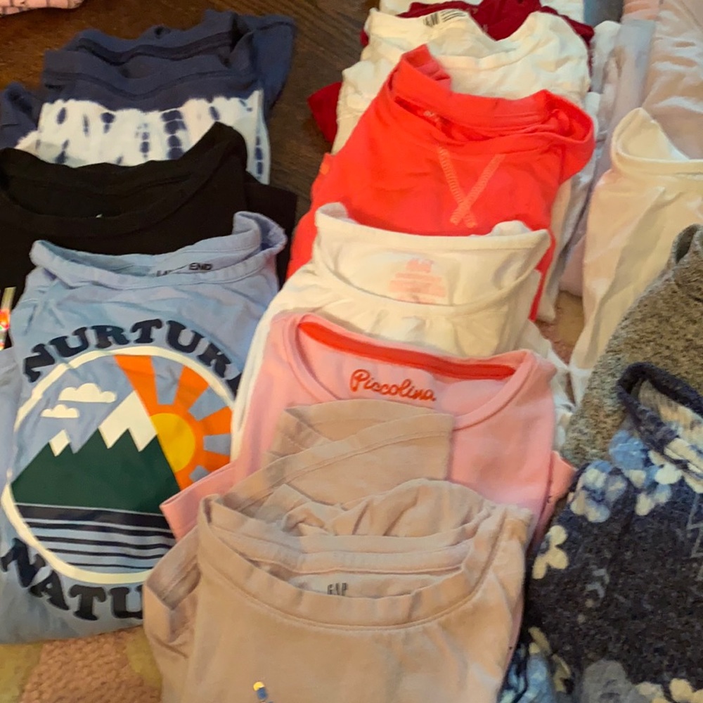 Lot of girls’ GUC long-sleeved shirts. Size 6-8.
